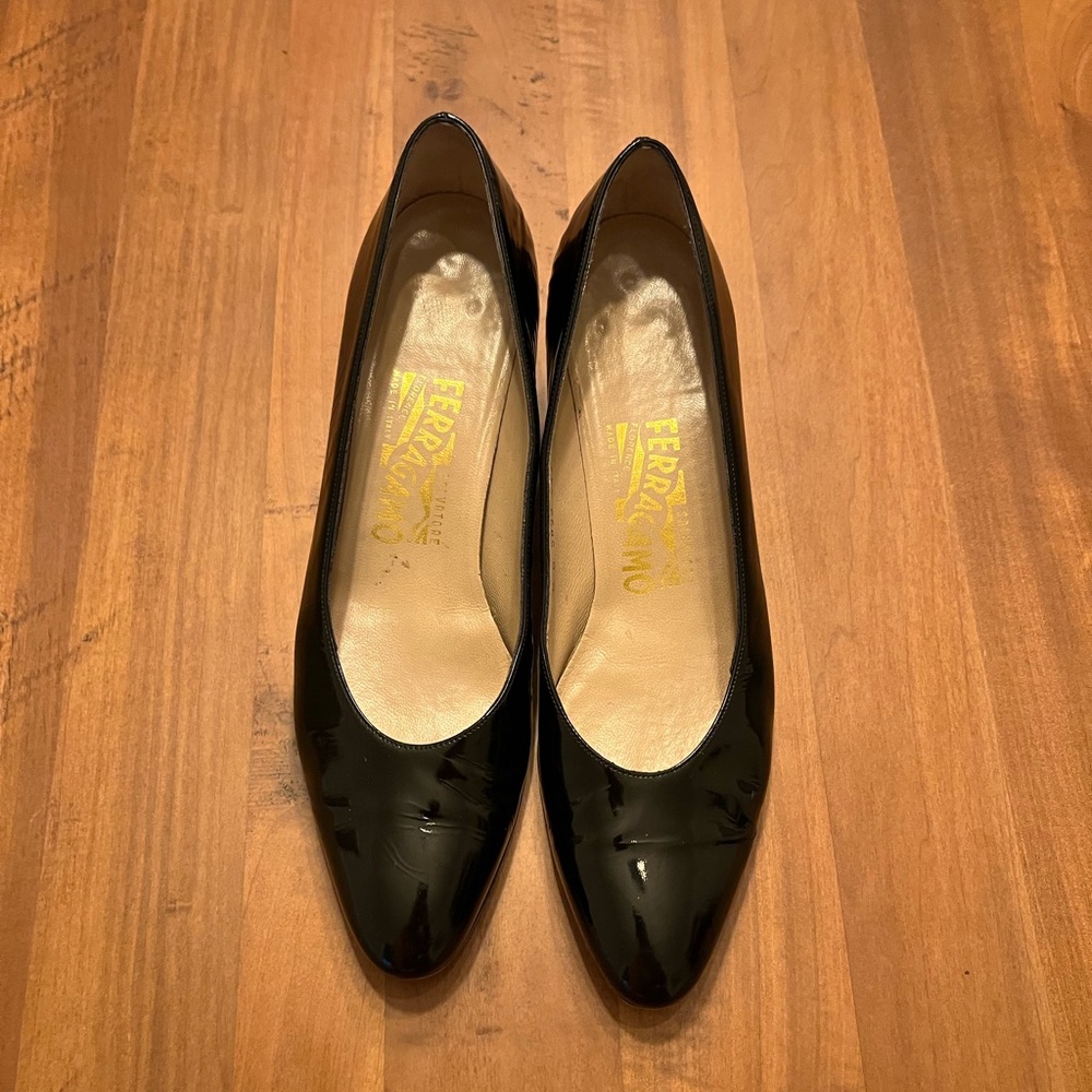 Salvatore Ferragamo black patent pumps size 9aaaa